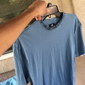 Blue neck texted shirt